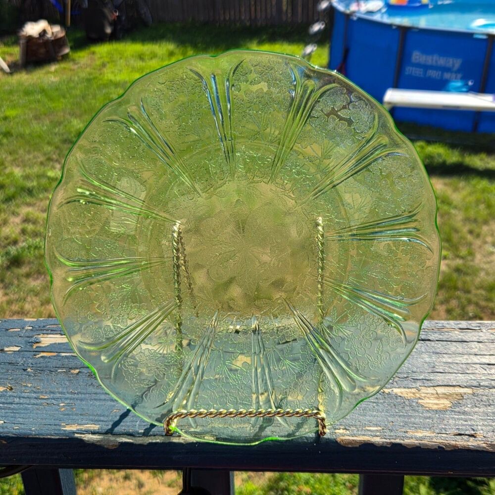 Vintage Jeannette Cherry Blossom Green Uranium Depression Glass 9" Plates Set 2 - Picture 4 of 9